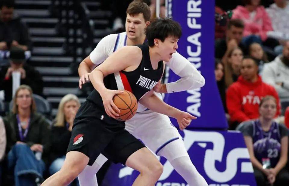 关于那不勒斯训练开放日,赛前篮板制胜引欢呼,CBA季后赛在即,赛季目标并未改变的信息 关于那不勒斯训练开放日,赛前篮板制胜引欢呼,CBA季后赛在即,赛季目标并未改变的信息